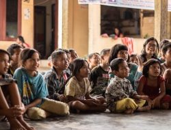 Menanam Akhlak Mulia Urgensi Pendidikan Moral dalam Islam