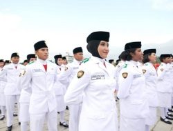Paskibraka Putri Tetap Gunakan Hijab Saat Kibarkan Bendera