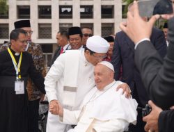 Imam Besar Masjid Istiqlal Sambut Hangat Paus Fransiskus