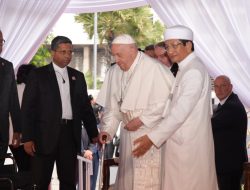 Paus Fransiskus Lintasi Terowongan Silaturahmi Istiqlal