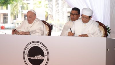 Imam Besar-Paus Fransiskus Tandatangani Deklarasi Bersama