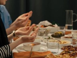 Adab Makan dan Minum dalam Islam: Halal, Doa, dan Sederhana