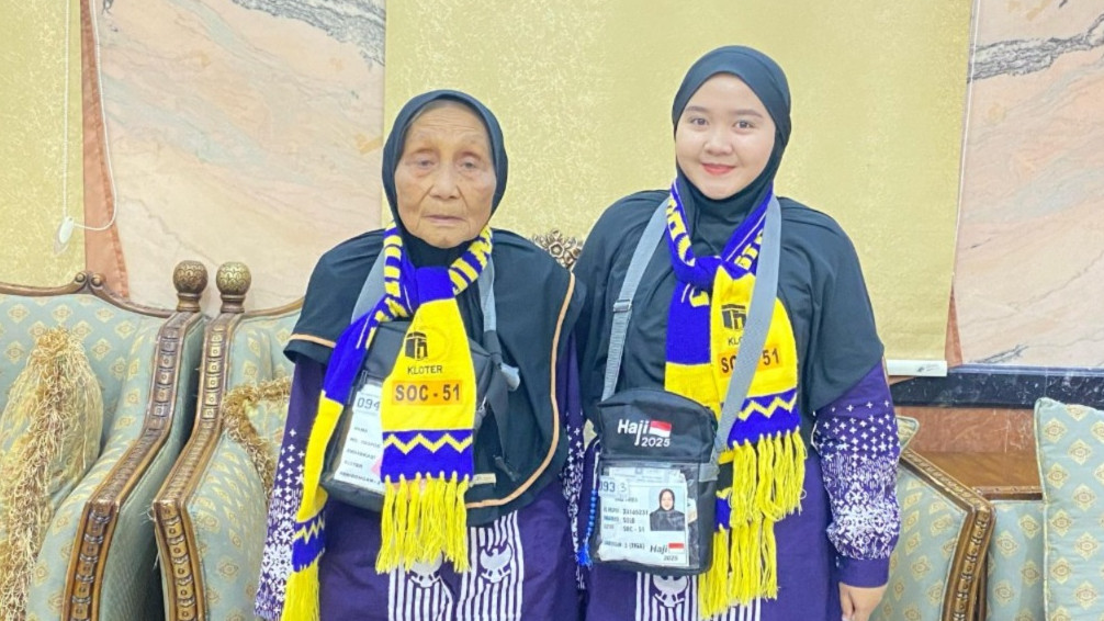Yunita saat mendampingi Nenek Punah di Makkah.