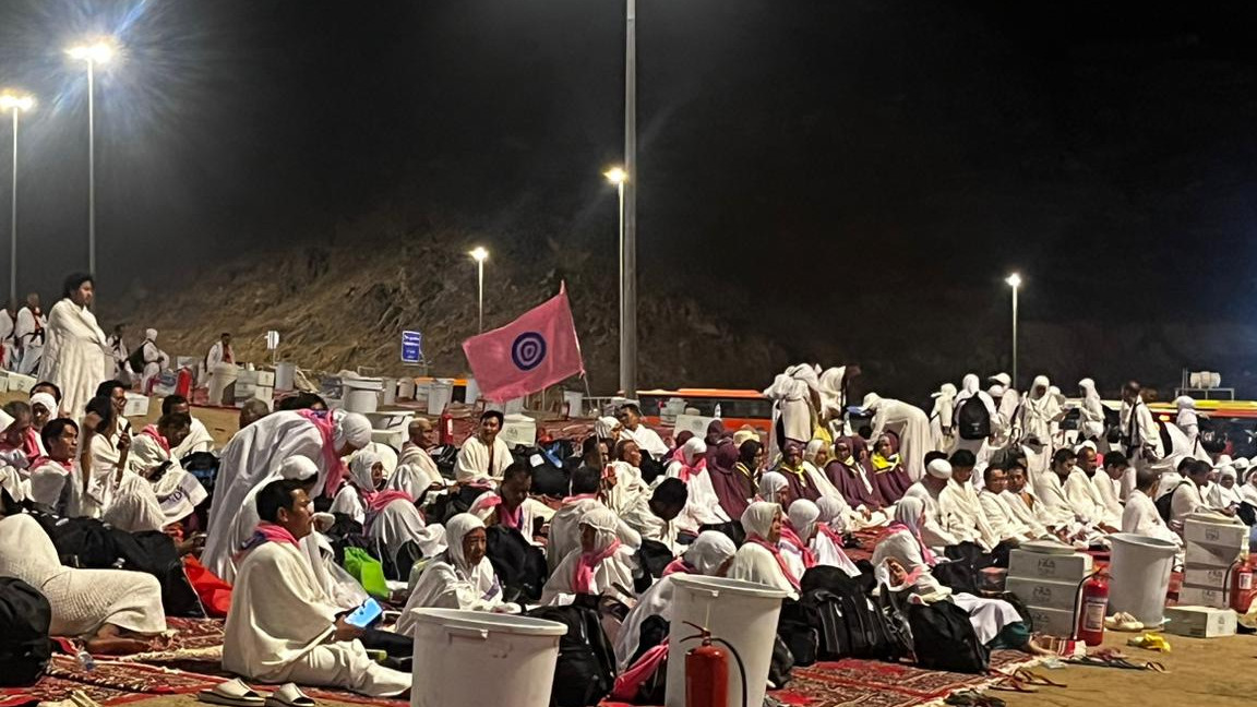 Jemaah haji Indonesia tiba di Muzdalifah.