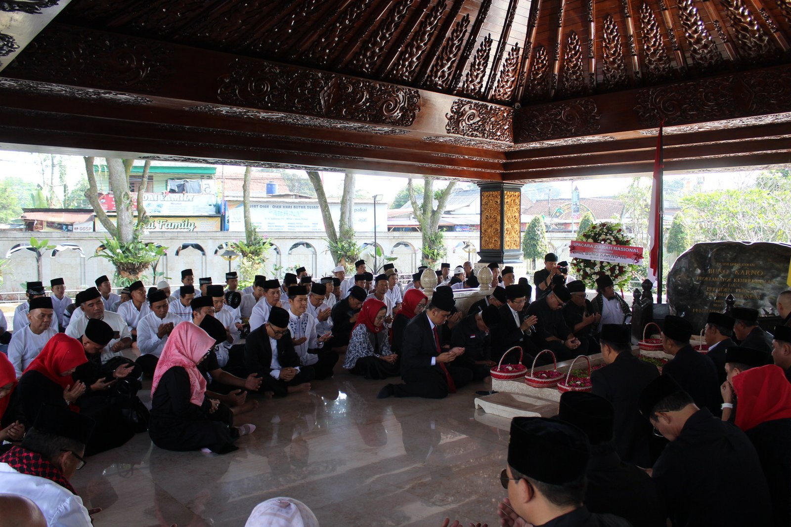 Menag Nasaruddin Umar menghadiri ziarah kebangsaan dalam rangka Haul ke-55 Bung Karno di Blitar