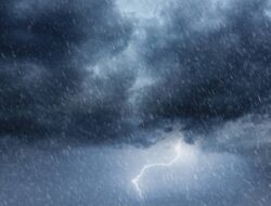 Doa Menghadapi Musim Hujan dan Cuaca Ekstrem