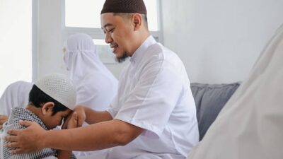 Sejarah Tradisi Bersalaman