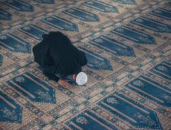 Apakah Sholat Tidak Khusyuk Tetap Diterima Allah?