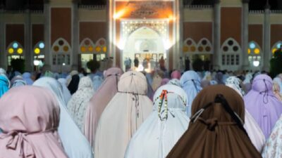 Mengapa Shaf Shalat Perempuan di Belakang Laki-laki?