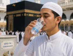Doa Minum Air Zamzam Lengkap Arab, Latin dan Artinya