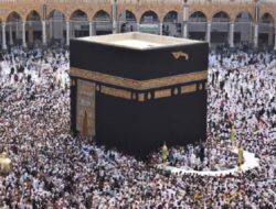 Mengapa Tawaf Mengeliling Kabah Berlawanan Arah Jarum Jam?