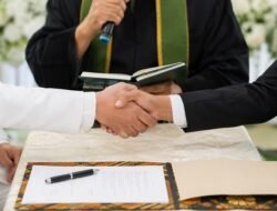 Mengapa Ayah Tiri Tak Bisa Jadi Wali Nikah?
