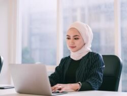 Hukum Istri Ikut Mencari Nafkah Menurut Islam