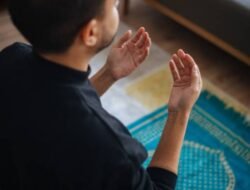 Tiga Tanda Ibadah Tidak Diterima Allah SWT