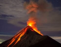 Doa Saat Gunung Meletus, Lengkap Arab-Latin