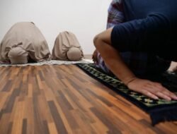Adab Imam Saat Memimpin Shalat Berjamaah Menurut Al-Ghazali