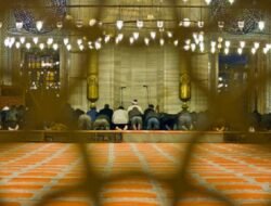 Tanah Pribadi Dibangun Masjid, Apakah Wajib Diwakafkan?